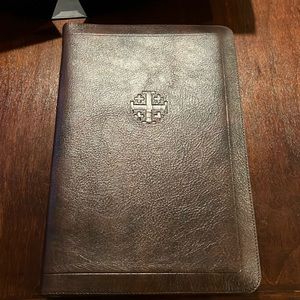 Schuyler NASB 1995 in marbled calfskin.